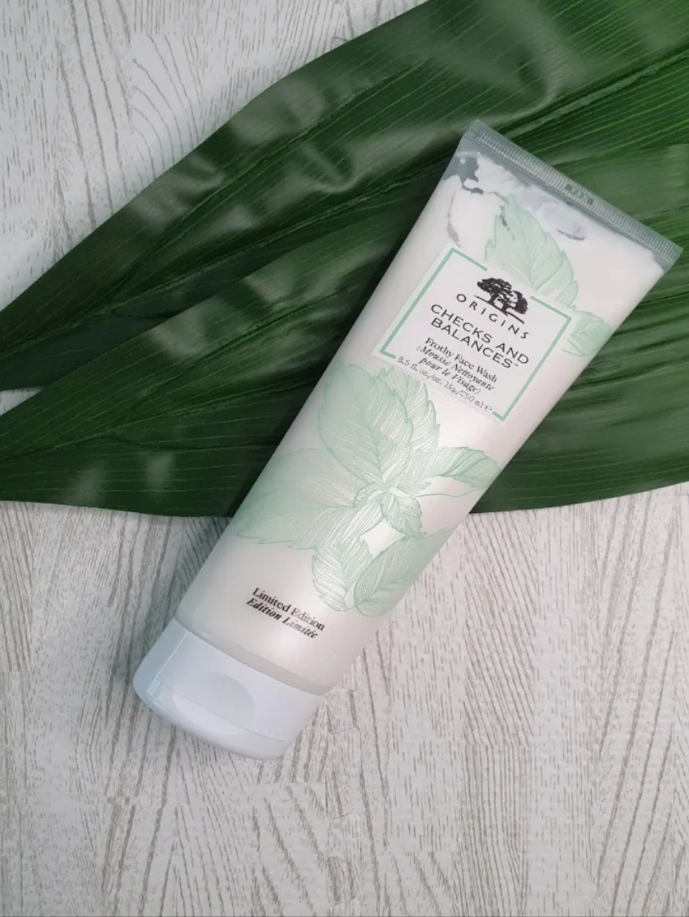 Origins Checks and Balances Face Wash - Mint Green & White